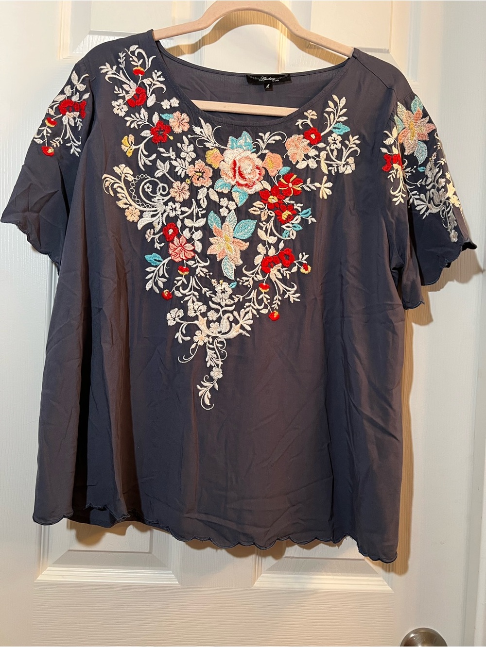 🦋 NWOT  ANDREE BY UNIT Embroidered Floral Short-Sleeve Blouse size large